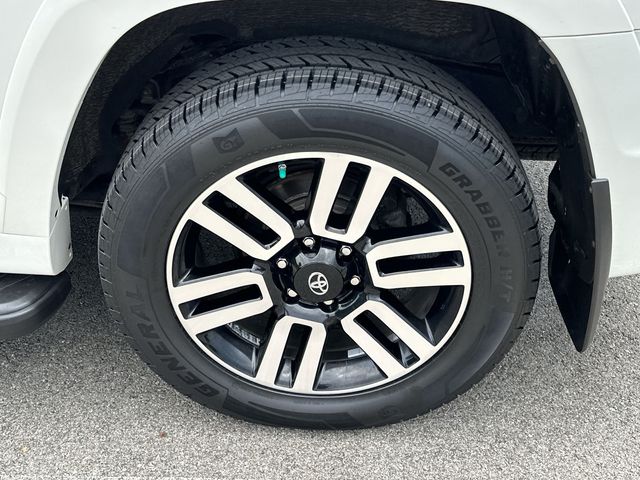 Thumbnail: 2018 Toyota 4Runner - 7