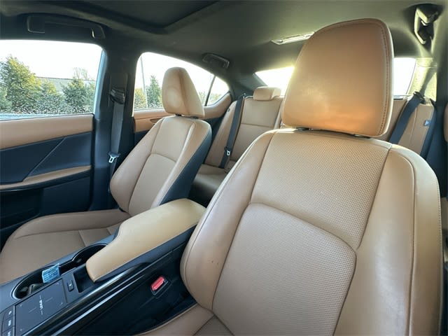 Thumbnail: 2022 Lexus IS - 9