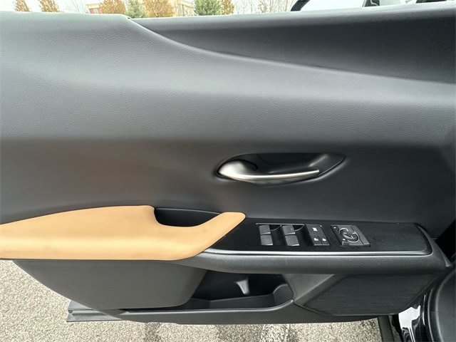 Thumbnail: 2023 Lexus UX - 26