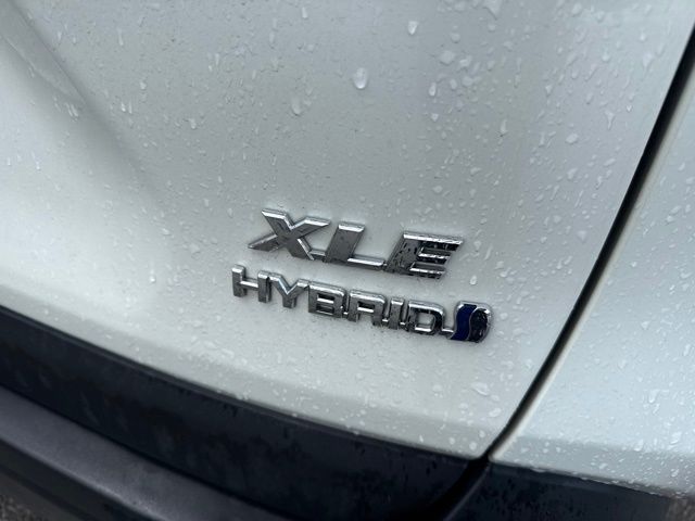 Thumbnail: 2021 Toyota RAV4 - 4