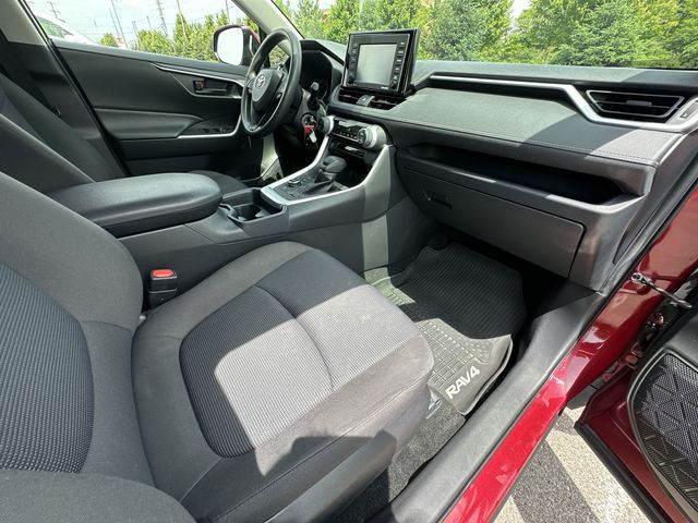 Thumbnail: 2020 Toyota RAV4 - 15