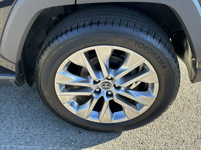 Thumbnail: 2019 Toyota RAV4 - 8
