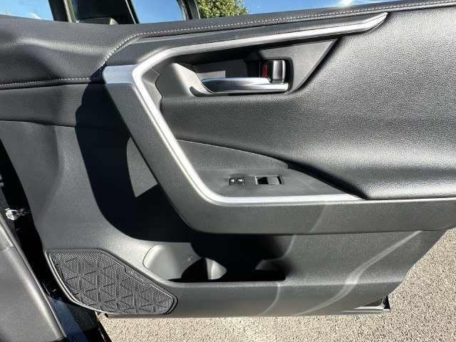 Thumbnail: 2019 Toyota RAV4 - 28