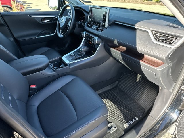 Thumbnail: 2019 Toyota RAV4 - 14