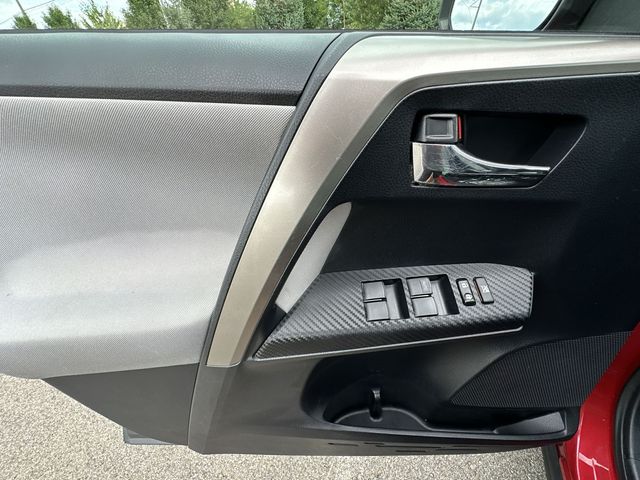 Thumbnail: 2015 Toyota RAV4 - 24