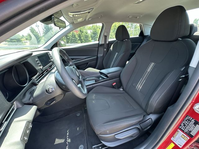 Thumbnail: 2022 Hyundai Elantra - 11