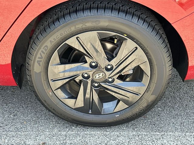 Thumbnail: 2022 Hyundai Elantra - 8