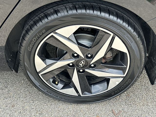 Thumbnail: 2023 Hyundai Elantra - 8