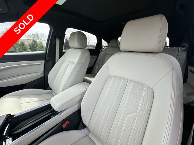 Thumbnail: 2024 Audi Q8 e-tron - 10