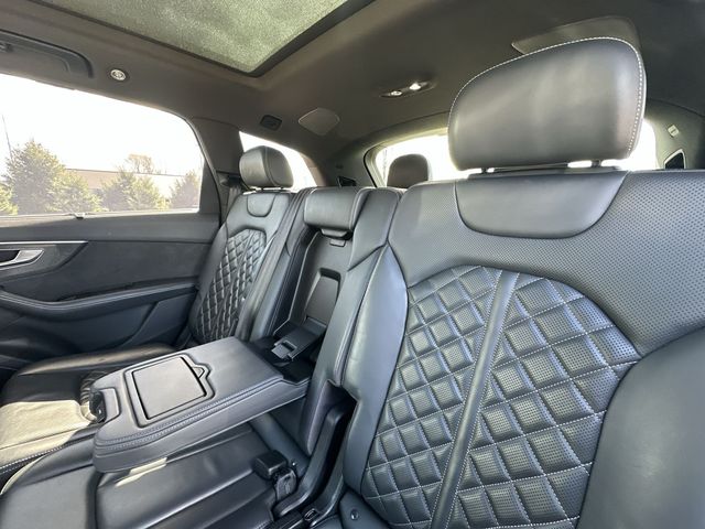 Thumbnail: 2021 Audi SQ7 - 10