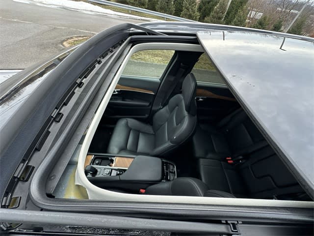 Thumbnail: 2023 Volvo XC90 - 18