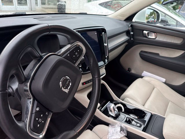 Thumbnail: 2021 Volvo XC40 - 2