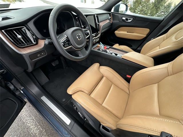 Thumbnail: 2023 Volvo XC60 - 10