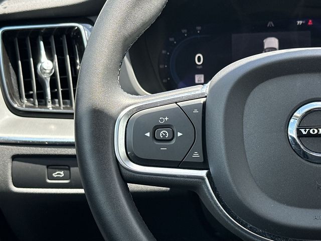 Thumbnail: 2023 Volvo XC60 - 14