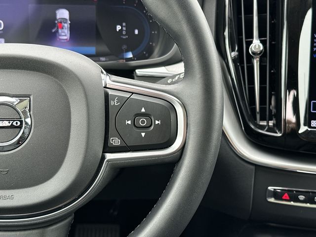Thumbnail: 2023 Volvo XC60 - 21
