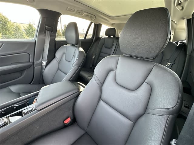 Thumbnail: 2025 Volvo V60 - 9