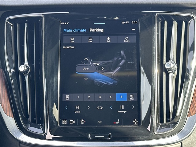 Thumbnail: 2025 Volvo V60 - 21