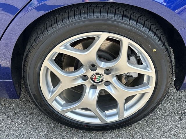 Thumbnail: 2021 Alfa Romeo Giulia - 8
