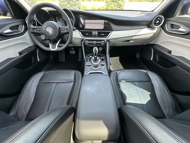 Thumbnail: 2021 Alfa Romeo Giulia - 15