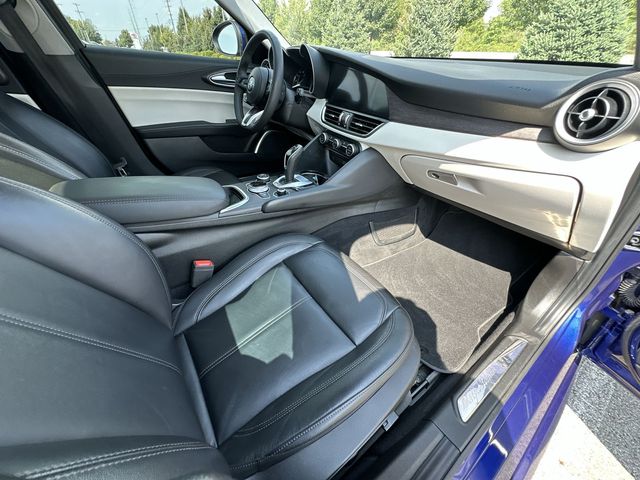 Thumbnail: 2021 Alfa Romeo Giulia - 12