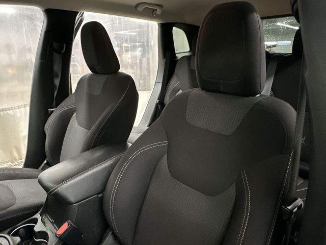 Thumbnail: 2016 Jeep Cherokee - 9