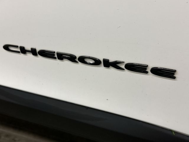 Thumbnail: 2016 Jeep Cherokee - 7