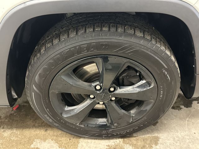 Thumbnail: 2016 Jeep Cherokee - 8