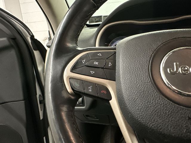 Thumbnail: 2016 Jeep Cherokee - 14