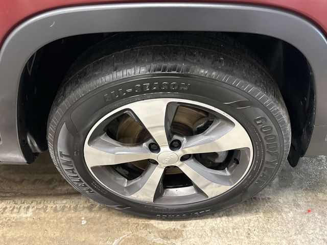 Thumbnail: 2019 Jeep Cherokee - 8