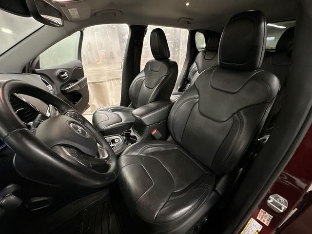 Thumbnail: 2019 Jeep Cherokee - 12