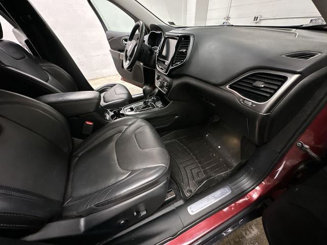 Thumbnail: 2019 Jeep Cherokee - 25