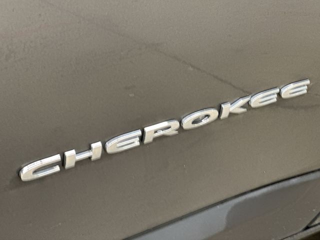 Thumbnail: 2019 Jeep Cherokee - 20