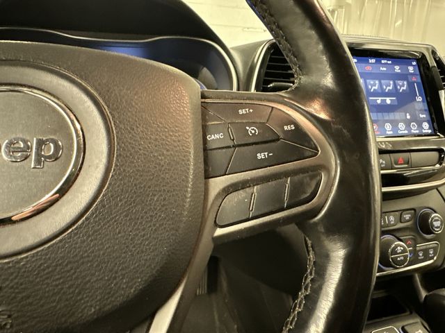 Thumbnail: 2019 Jeep Cherokee - 15
