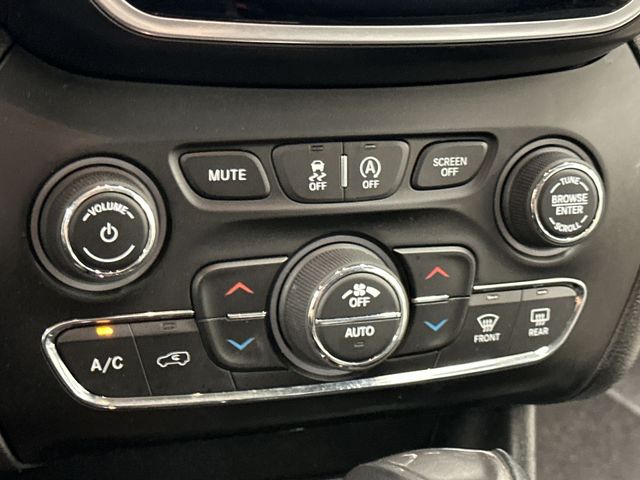 Thumbnail: 2019 Jeep Cherokee - 23