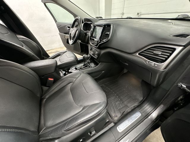 Thumbnail: 2019 Jeep Cherokee - 12