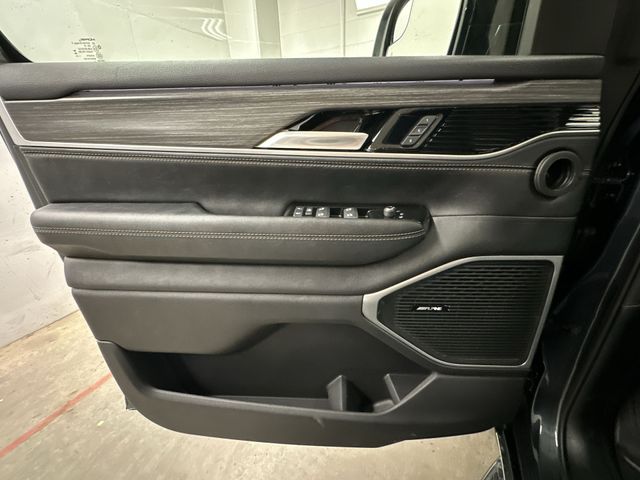 Thumbnail: 2024 Jeep Wagoneer - 23