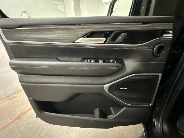 Thumbnail: 2024 Jeep Wagoneer - 23
