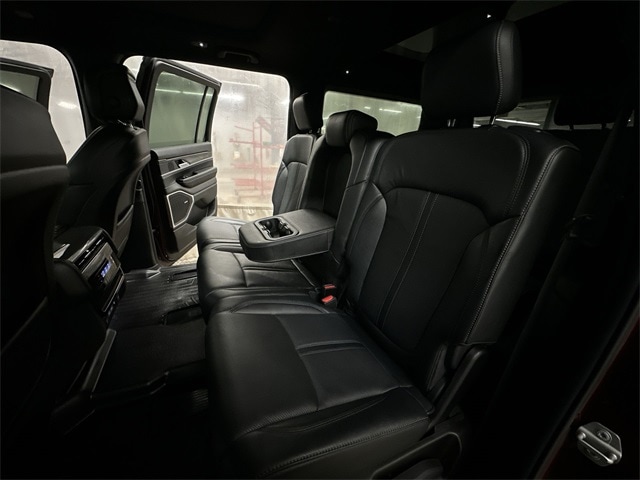 Thumbnail: 2022 Jeep Wagoneer - 13