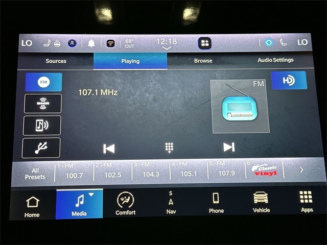 Thumbnail: 2022 Jeep Wagoneer - 14