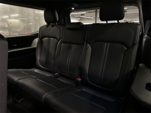 Thumbnail: 2022 Jeep Wagoneer - 25