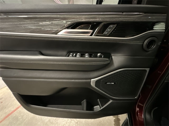 Thumbnail: 2022 Jeep Wagoneer - 24