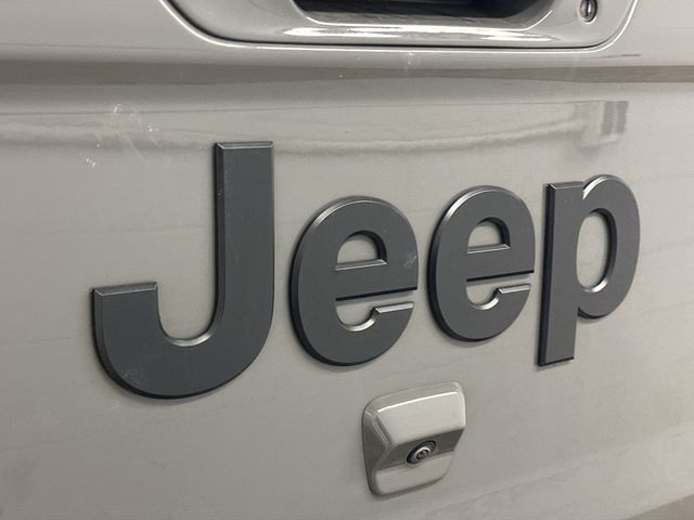 Thumbnail: 2023 Jeep Gladiator - 19