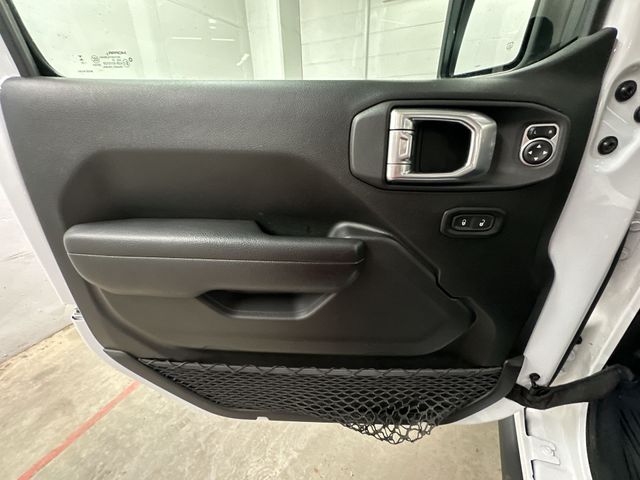 Thumbnail: 2023 Jeep Gladiator - 26
