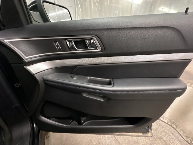 Thumbnail: 2017 Ford Explorer - 30