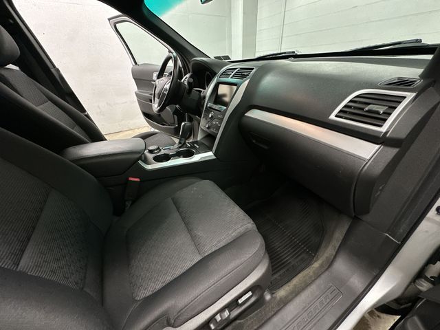 Thumbnail: 2015 Ford Explorer - 14