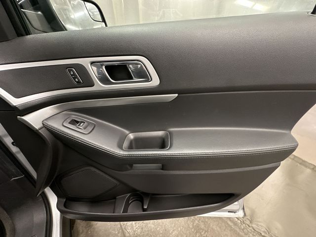 Thumbnail: 2015 Ford Explorer - 26