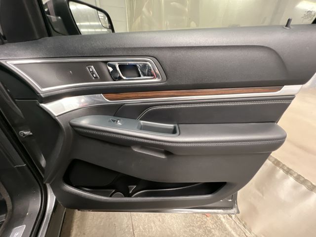 Thumbnail: 2016 Ford Explorer - 30