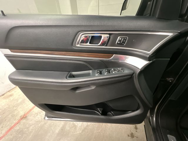 Thumbnail: 2016 Ford Explorer - 25