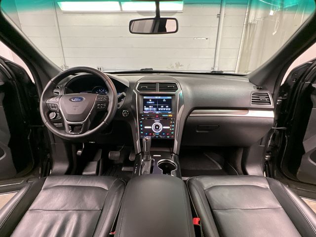 Thumbnail: 2016 Ford Explorer - 10