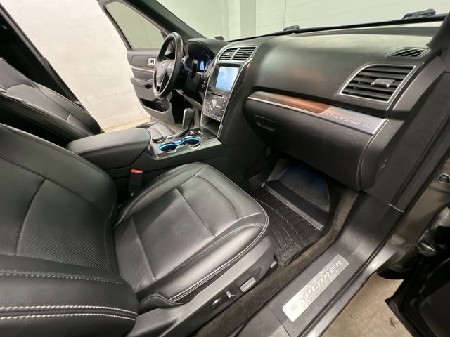 Thumbnail: 2016 Ford Explorer - 28